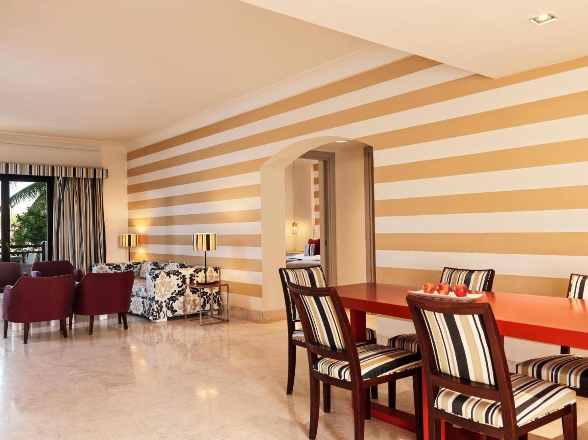 Fanar Hotel & Residences Salalah Exterior photo A dining room