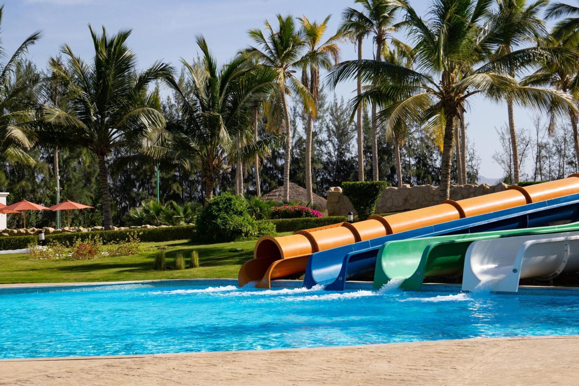 Fanar Hotel & Residences Salalah Exterior photo Aqua Park