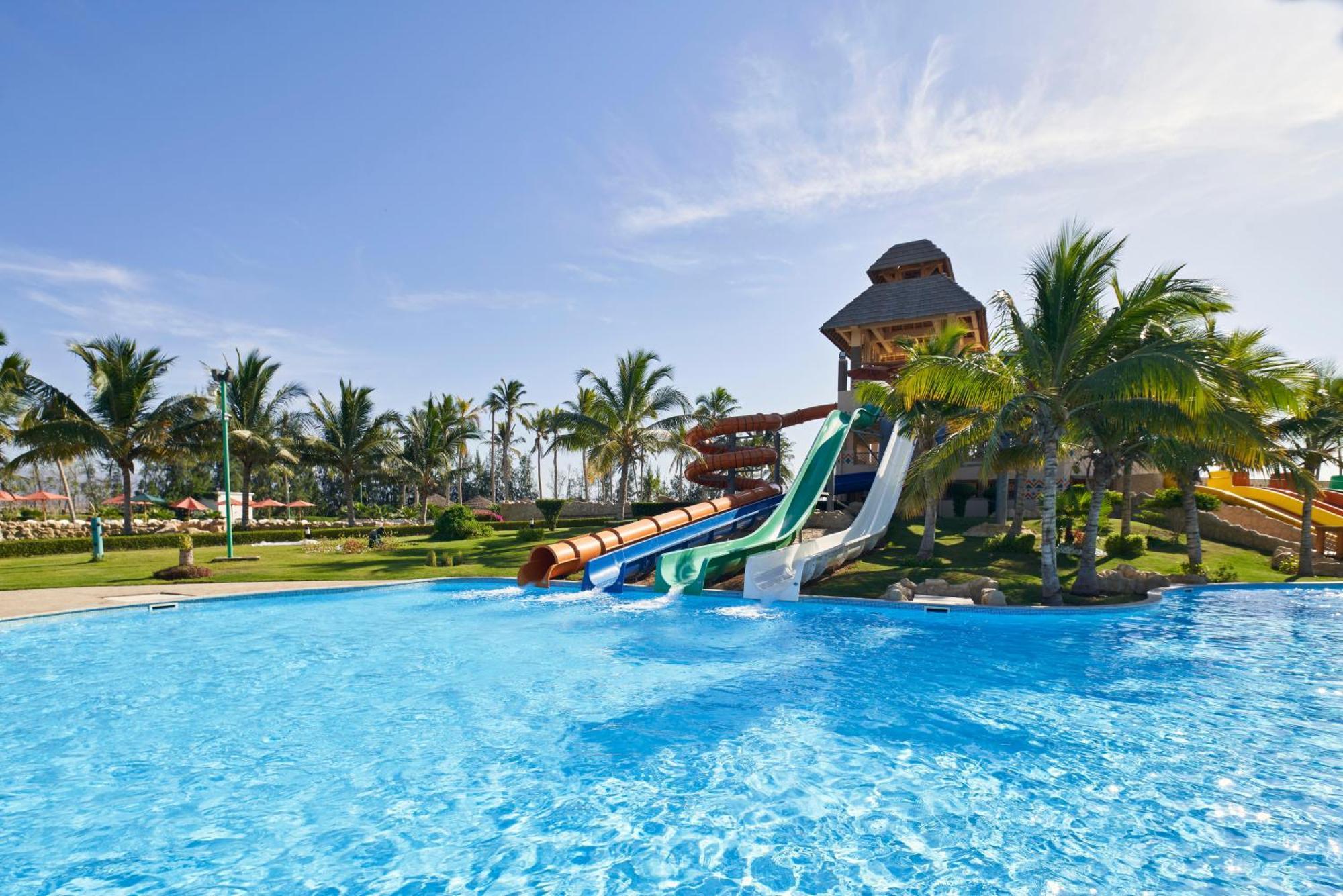 Fanar Hotel & Residences Salalah Exterior photo Water park